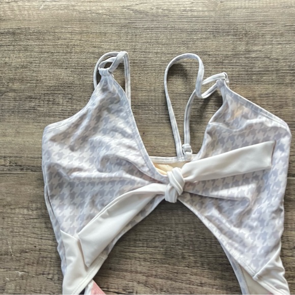 Nani Swimwear. Womens neutral color one piece swimsuit. Size medium. - Picture 3 of 14